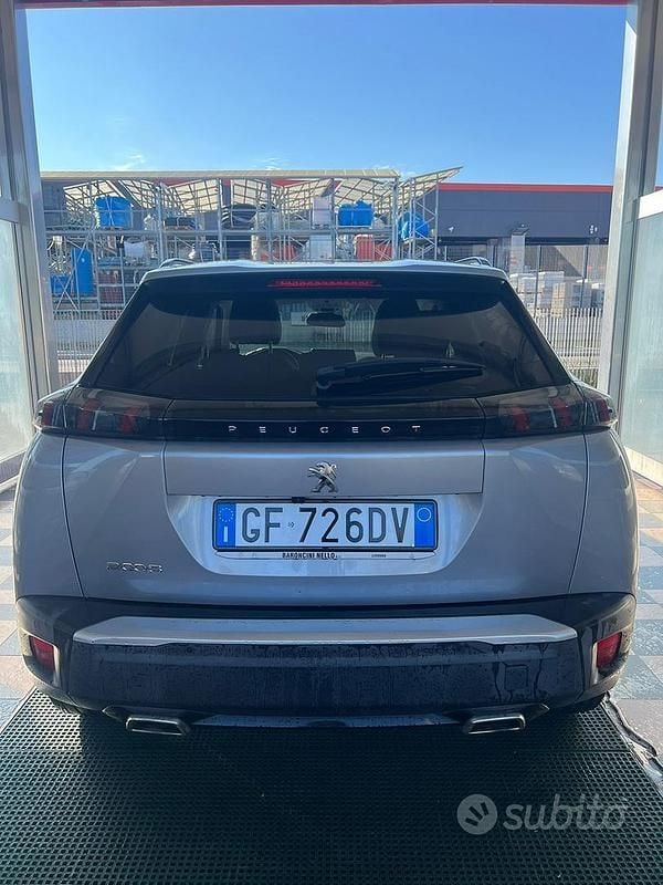 Usata Peugeot 2008 Allure 131 CV (96 kW) 2021 Argento SUV