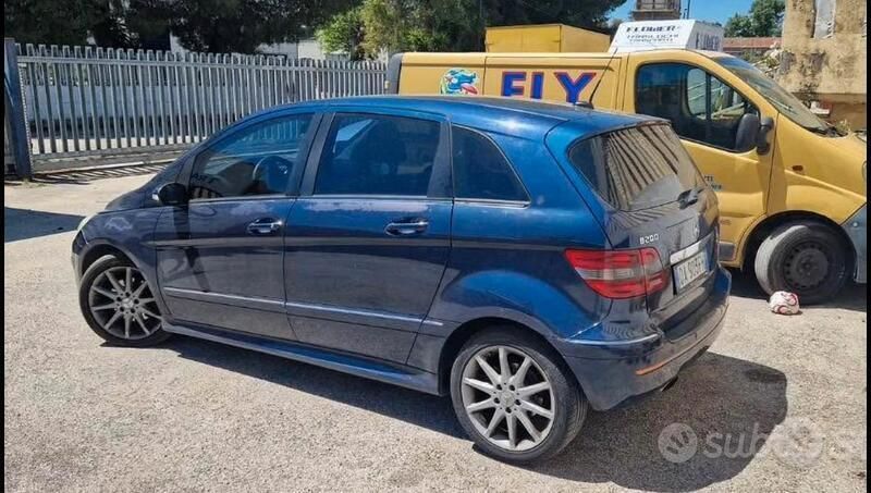 Usata Mercedes B200 140 CV (102 kW) 2006 Blu Monovolume