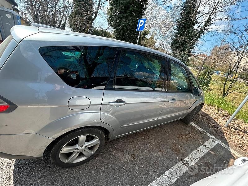Usata Ford S-MAX 2006 Grigio Monovolume