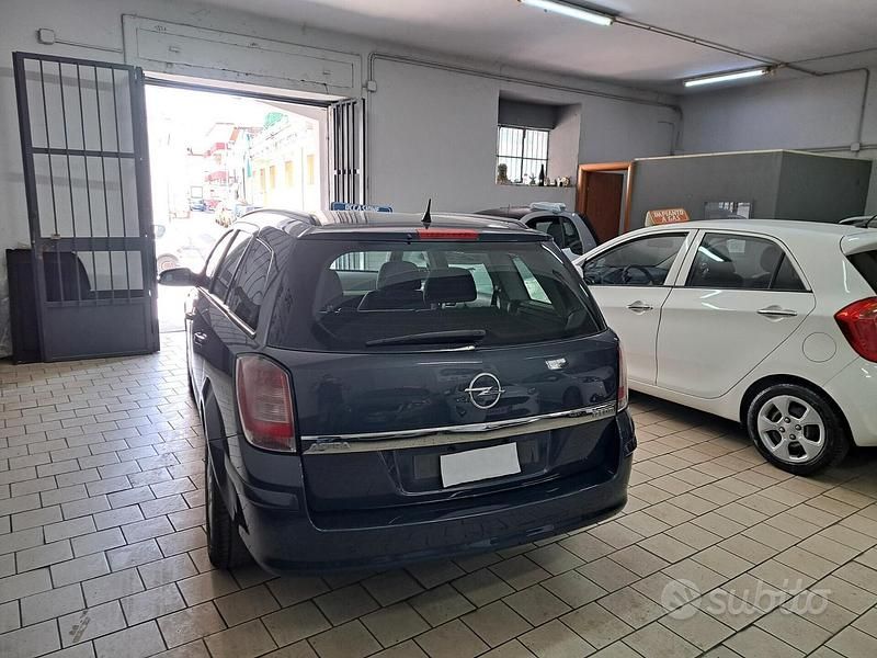 Usata Opel Astra 110 CV (80 kW) 2008 Blu Station wagon