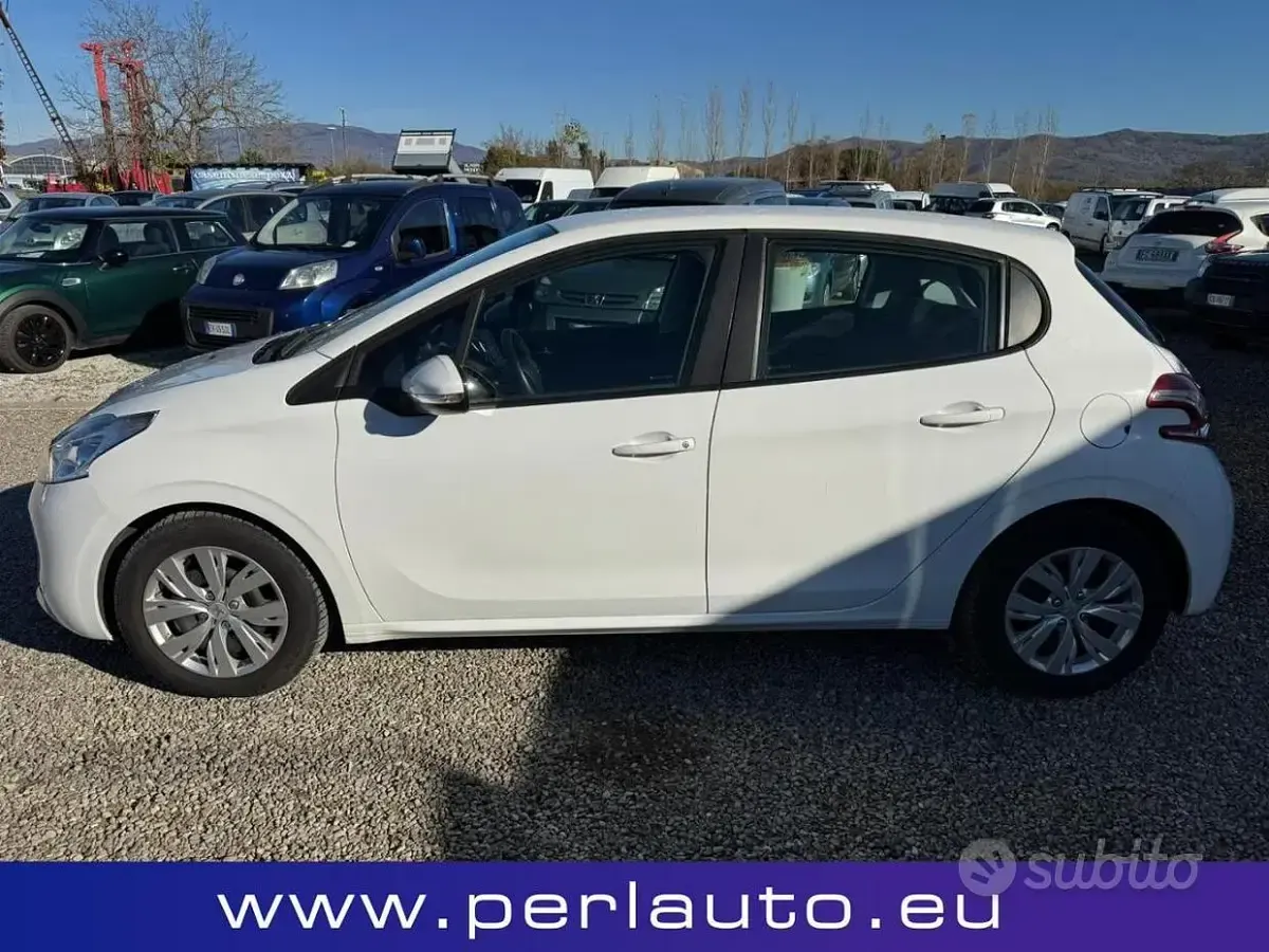Usata Peugeot 208 Active 68 CV (50 kW) 2013 Bianco Utilitaria