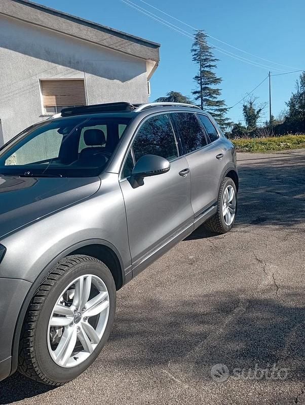 Usata VW Touareg 245 CV (180 kW) 2011 Grigio SUV