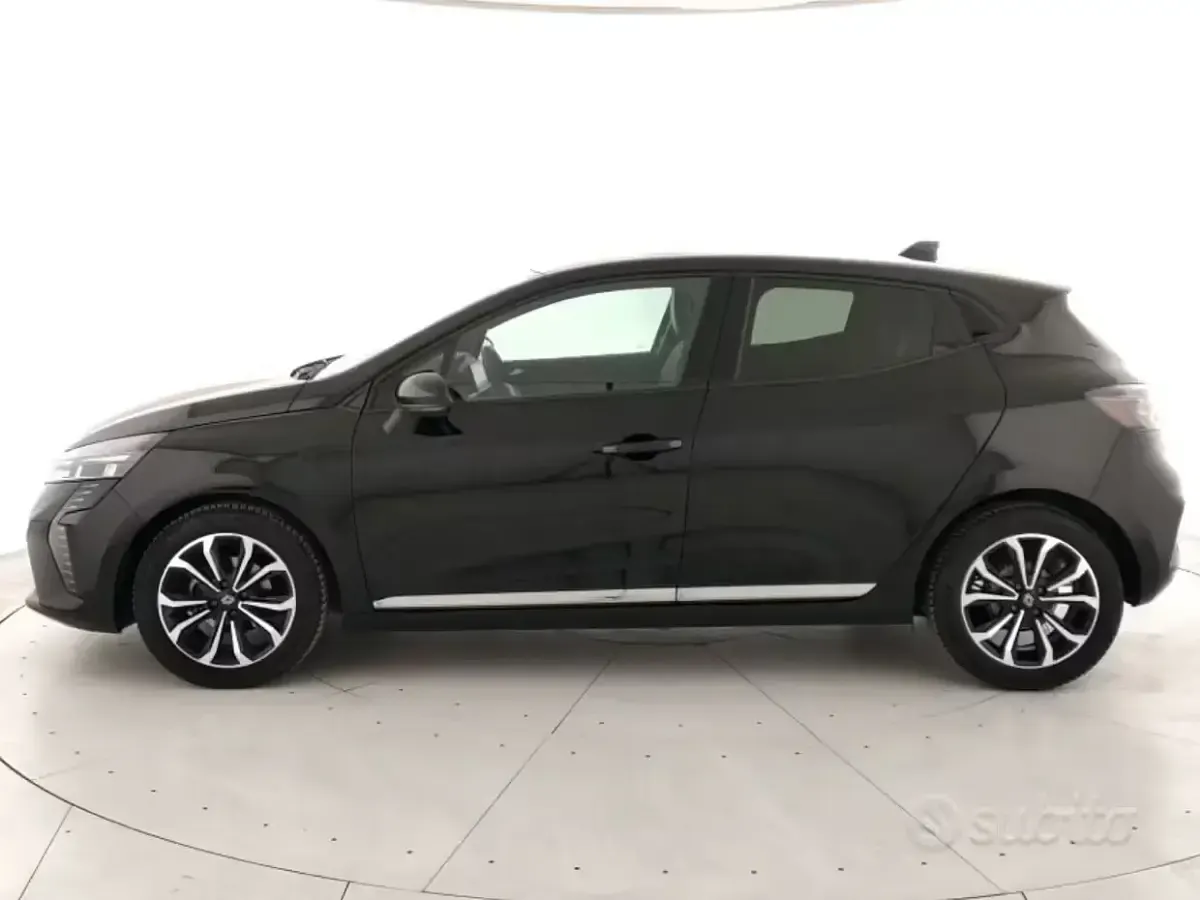Usata Renault Clio V Techno 91 CV (66 kW) 2025 Nero matallizzato Berlina