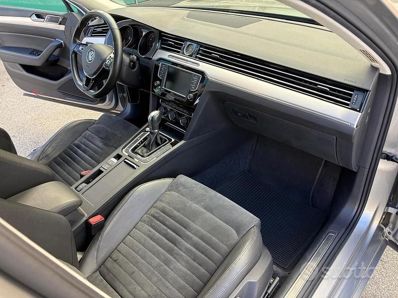 Usata VW Passat Highline 150 CV (110 kW) 2017 Grigio Station wagon