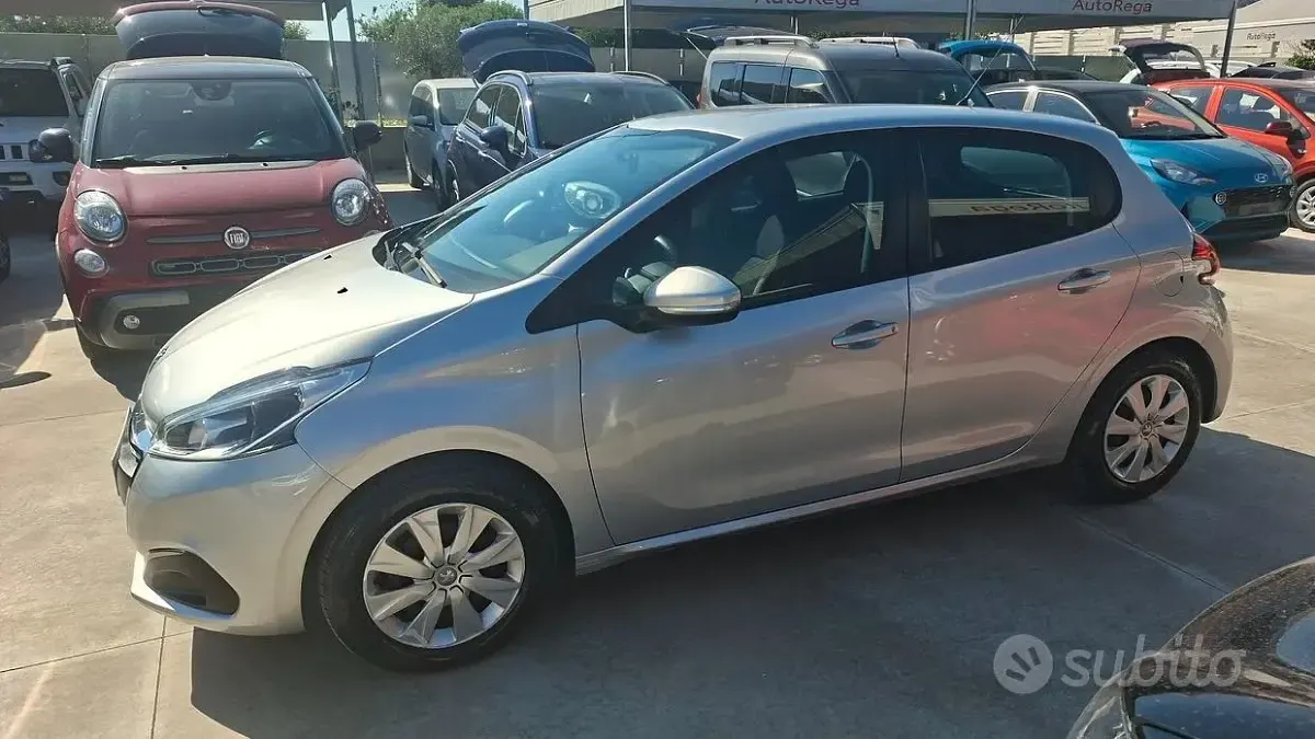 Usata Peugeot 208 68 CV (50 kW) 2016 Grigio Utilitaria