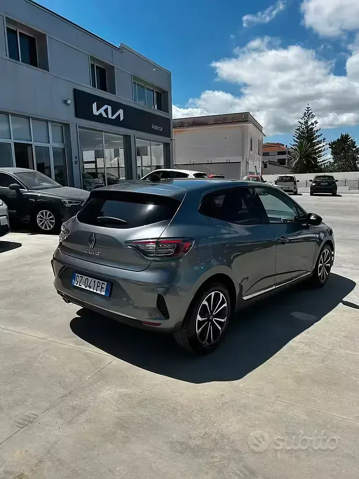 Usata Renault Clio V Techno 91 CV (66 kW) 2025 Grigio Berlina