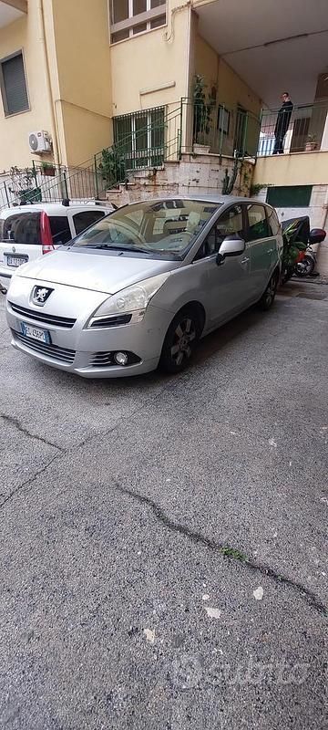 Usata Peugeot 5008 110 CV (80 kW) 2011 Grigio Monovolume