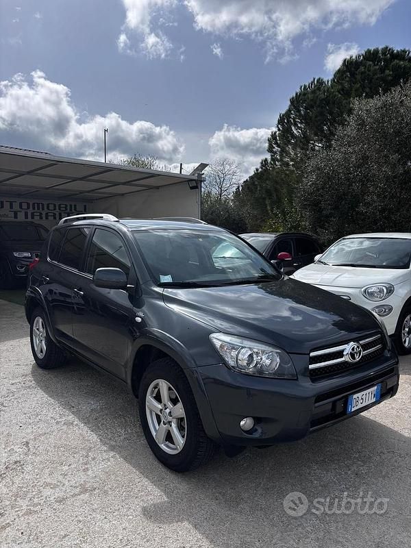Usata Toyota RAV4 Luxury 177 CV (130 kW) 2006 Grigio SUV