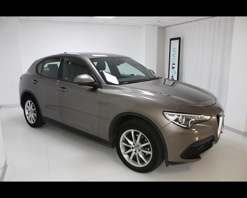 Usata Alfa Romeo Stelvio Executive 210 CV (154 kW) 2019 Beige SUV