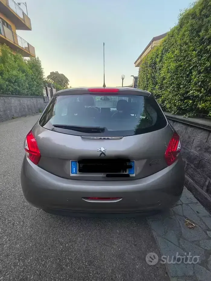 Usata Peugeot 208 Allure 68 CV (50 kW) 2012 Utilitaria