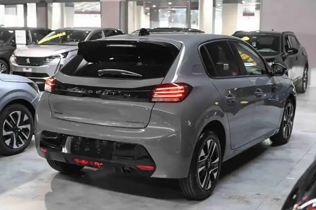 Nuova Peugeot 208 Allure 101 CV (74 kW) 2026 Grigio Utilitaria