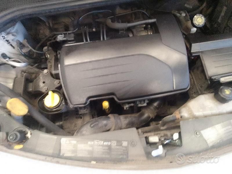 Usata Renault Clio II 75 CV (55 kW) 2010 Bianco Berlina