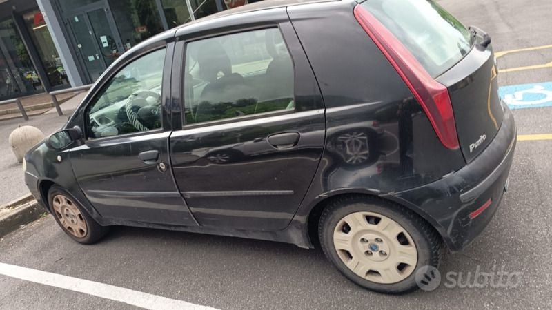 Usata Fiat Punto 60 CV (44 kW) 2006 Nero Utilitaria