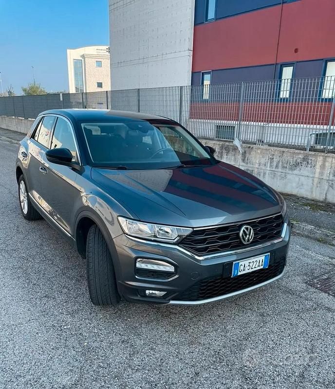 Grigio Usata 2020 VW T-Roc SUV | 19.000 € (Molto cara) - Immagine 1/4