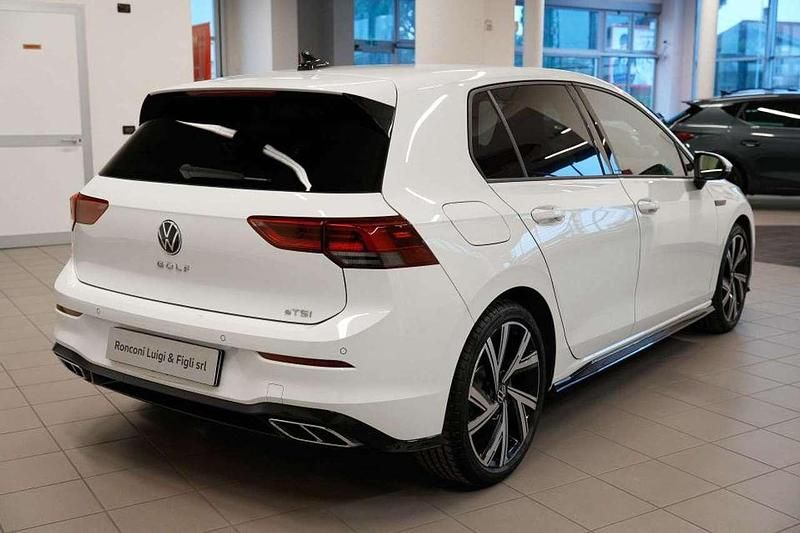 Usata VW Golf VIII R-line 131 CV (96 kW) 2024 Pure white Berlina
