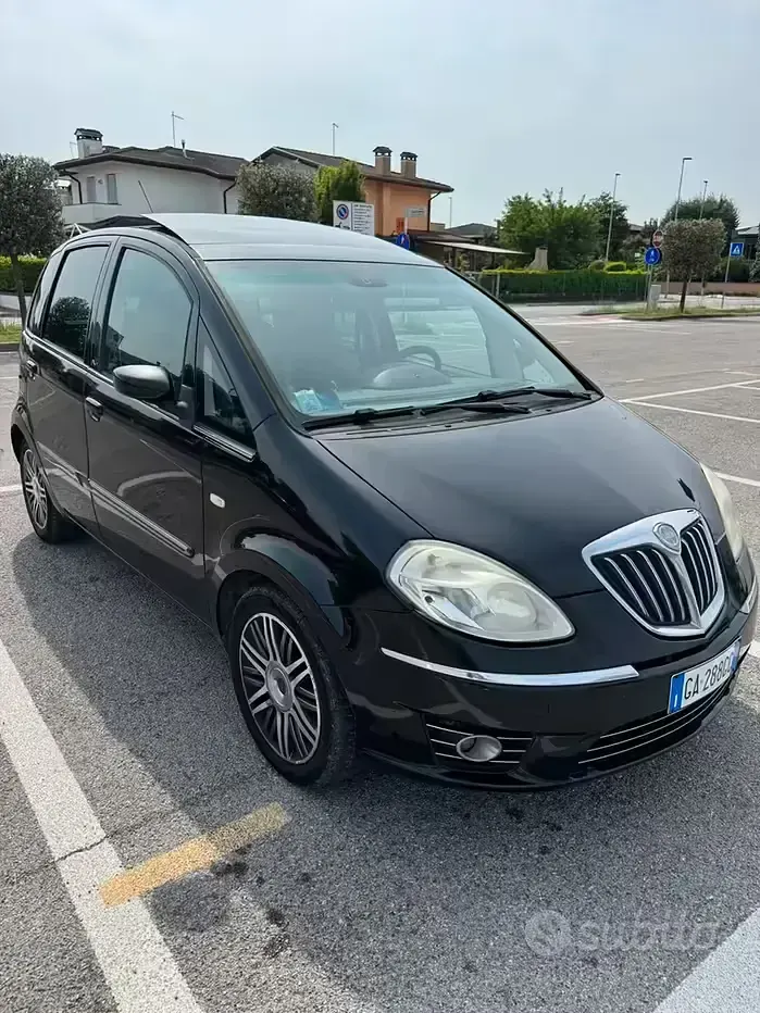Usata Lancia Musa 2009 Nero Monovolume