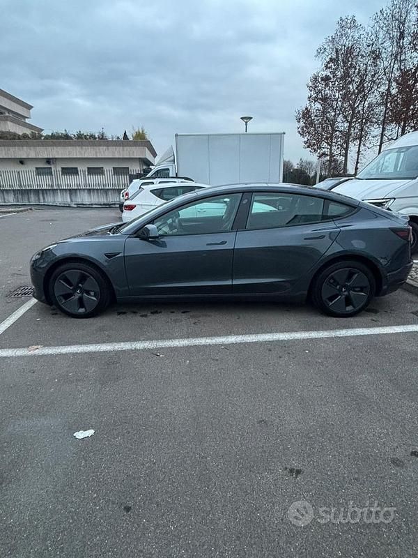 Usata Tesla Model 3 2023 Grigio Berlina
