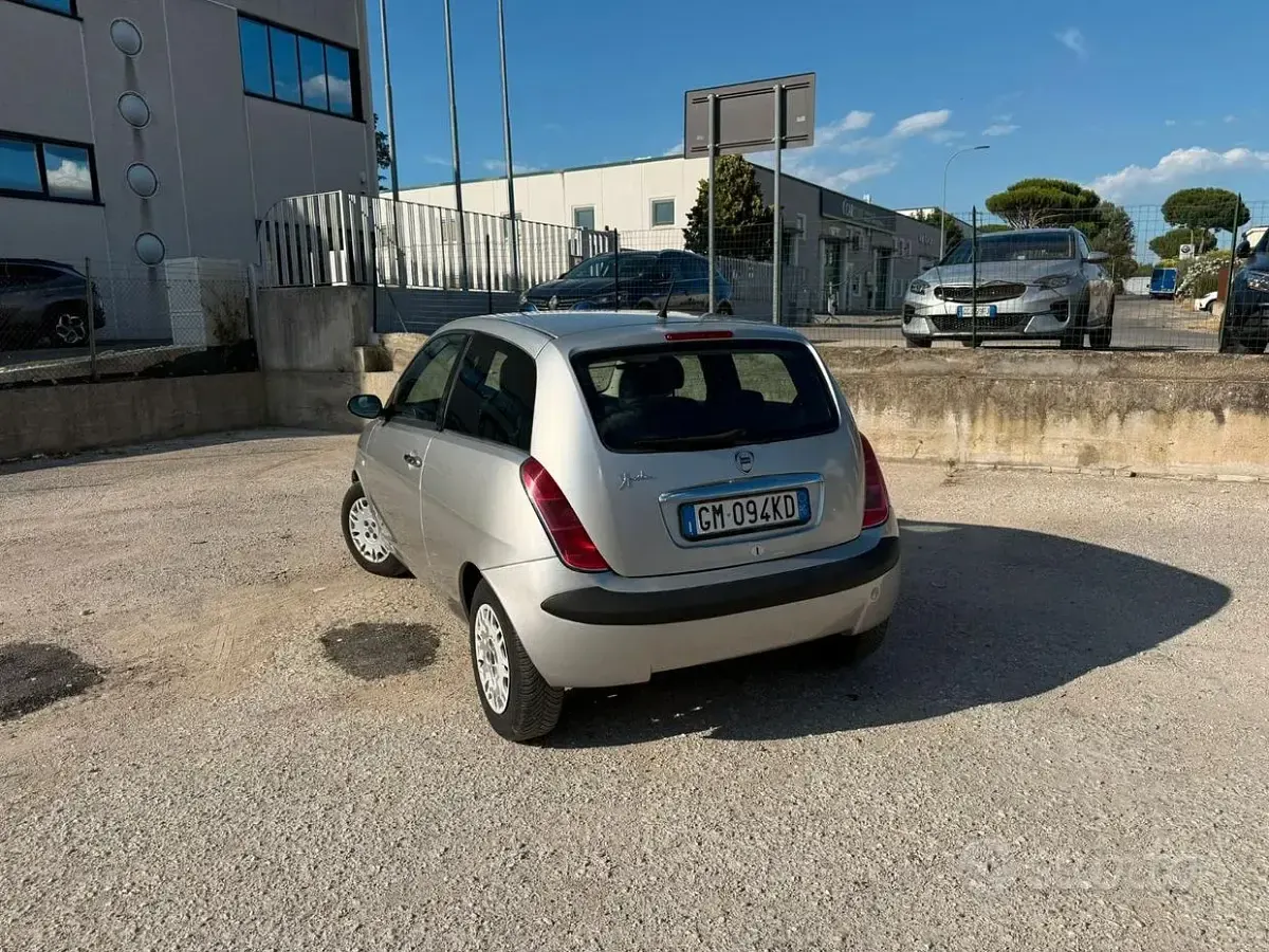 Usata Lancia Ypsilon 80 CV (58 kW) 2006 Grigio Utilitaria