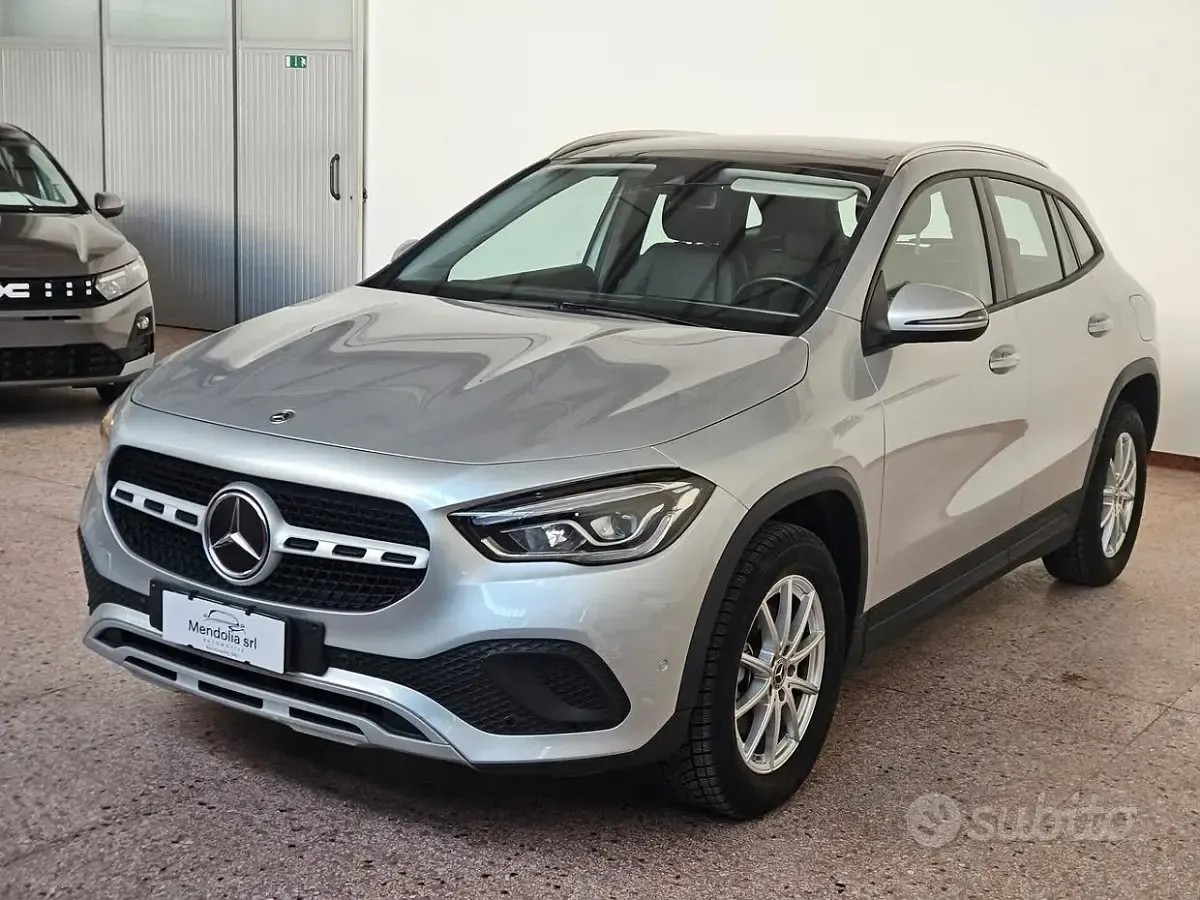 Usata Mercedes GLA200 Business 150 CV (110 kW) 2022 Grigio SUV