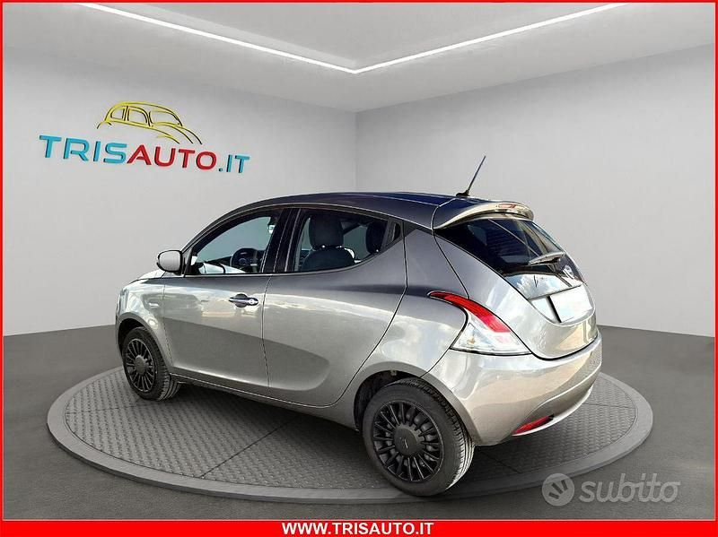 Usata Lancia Ypsilon Silver 71 CV (52 kW) 2022 Grigio Utilitaria