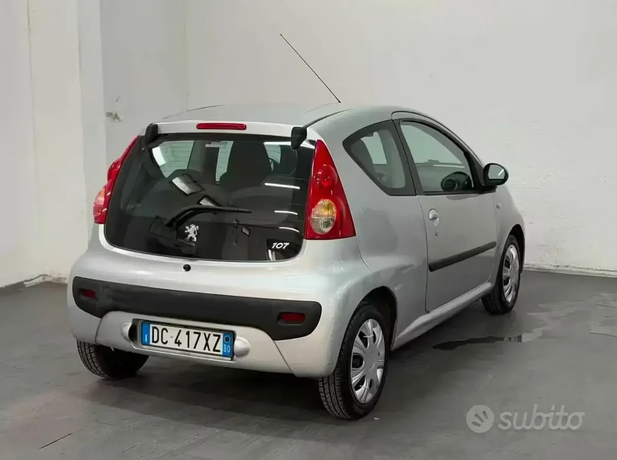 Usata Peugeot 107 68 CV (50 kW) 2006 Utilitaria