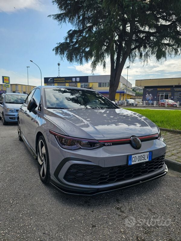 Usata VW Golf VIII GTI 245 CV (180 kW) 2021 Grigio Utilitaria