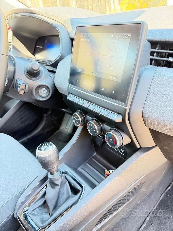 Usado Renault Clio V Techno 101 CV (74 kW) 2025 Blanco Berlina