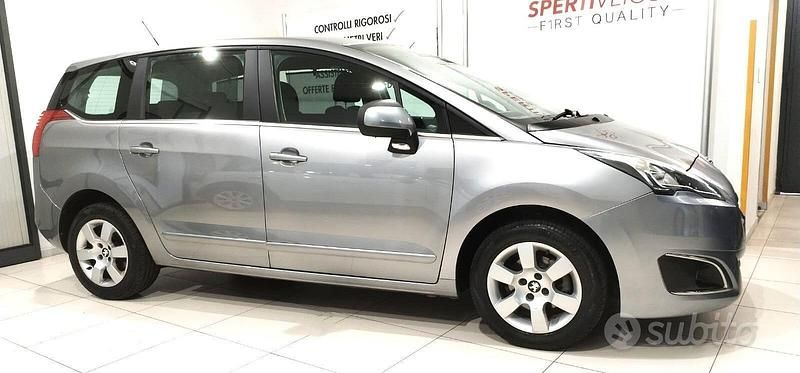 Usata Peugeot 5008 Active 115 CV (84 kW) 2014 Grigio Monovolume