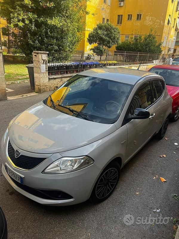 Usata Lancia Ypsilon 69 CV (50 kW) 2018 Grigio Utilitaria