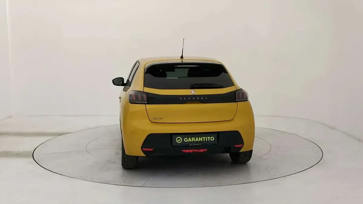 Usata Peugeot 208 Allure 101 CV (74 kW) 2021 Giallo Utilitaria