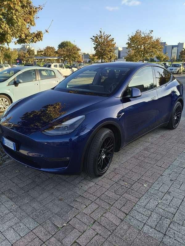 Blu/azzurro Usata 2023 Tesla Model Y SUV | 36.000 € (Ottimo prezzo) - Immagine 1/4