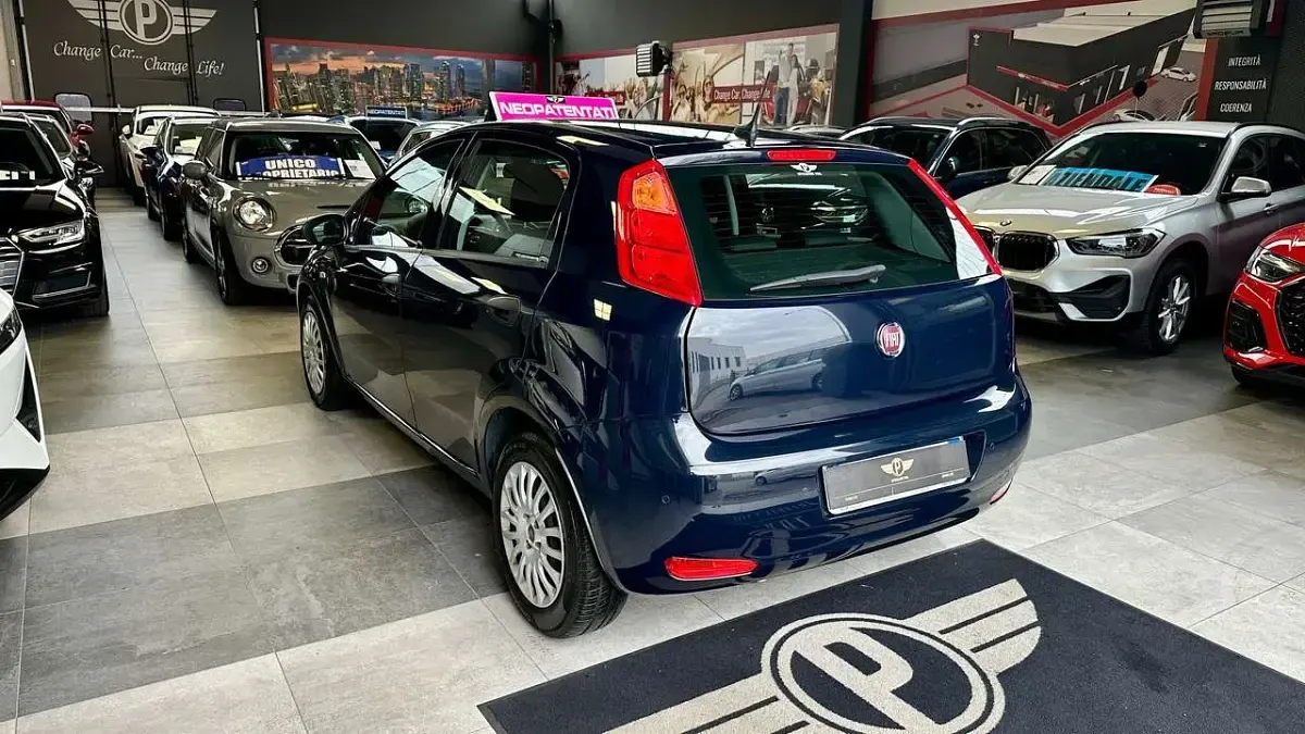 Usata Fiat Punto Street 95 CV (69 kW) 2018 Blu scuro Utilitaria