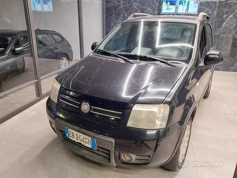 Usado Fiat Panda 4x4 Climbing 69 HP (50 kW) 2010 Preto Citadino