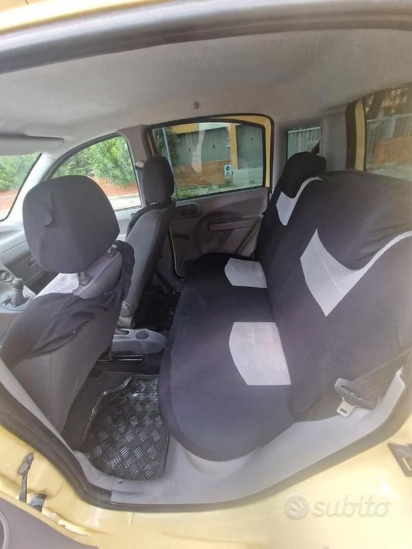 Usata Fiat Panda 54 CV (39 kW) 2004 Giallo Utilitaria