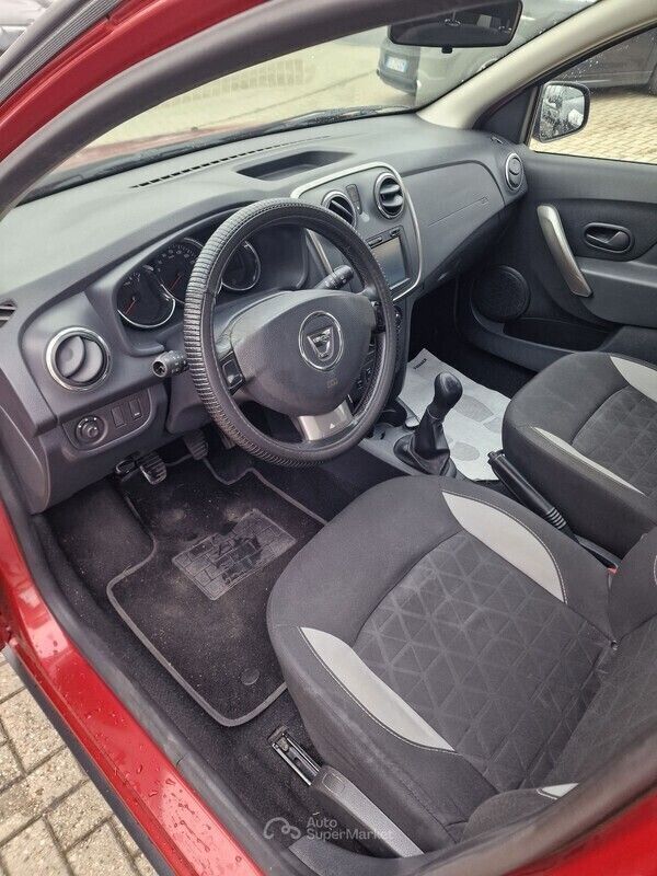 Usata Dacia Sandero 90 CV (66 kW) 2015 Utilitaria