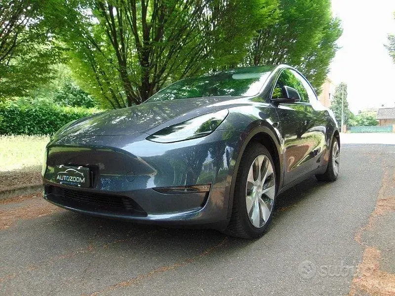 Usata Tesla Model Y Long Range AWD 378 kW (514 CV) 2022 Grigio SUV