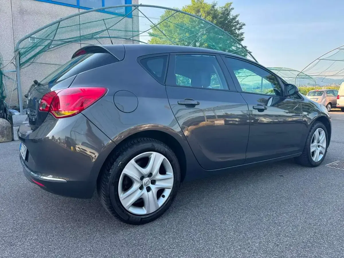 Usata Opel Astra Cosmo 110 CV (80 kW) 2015 Grigio Berlina