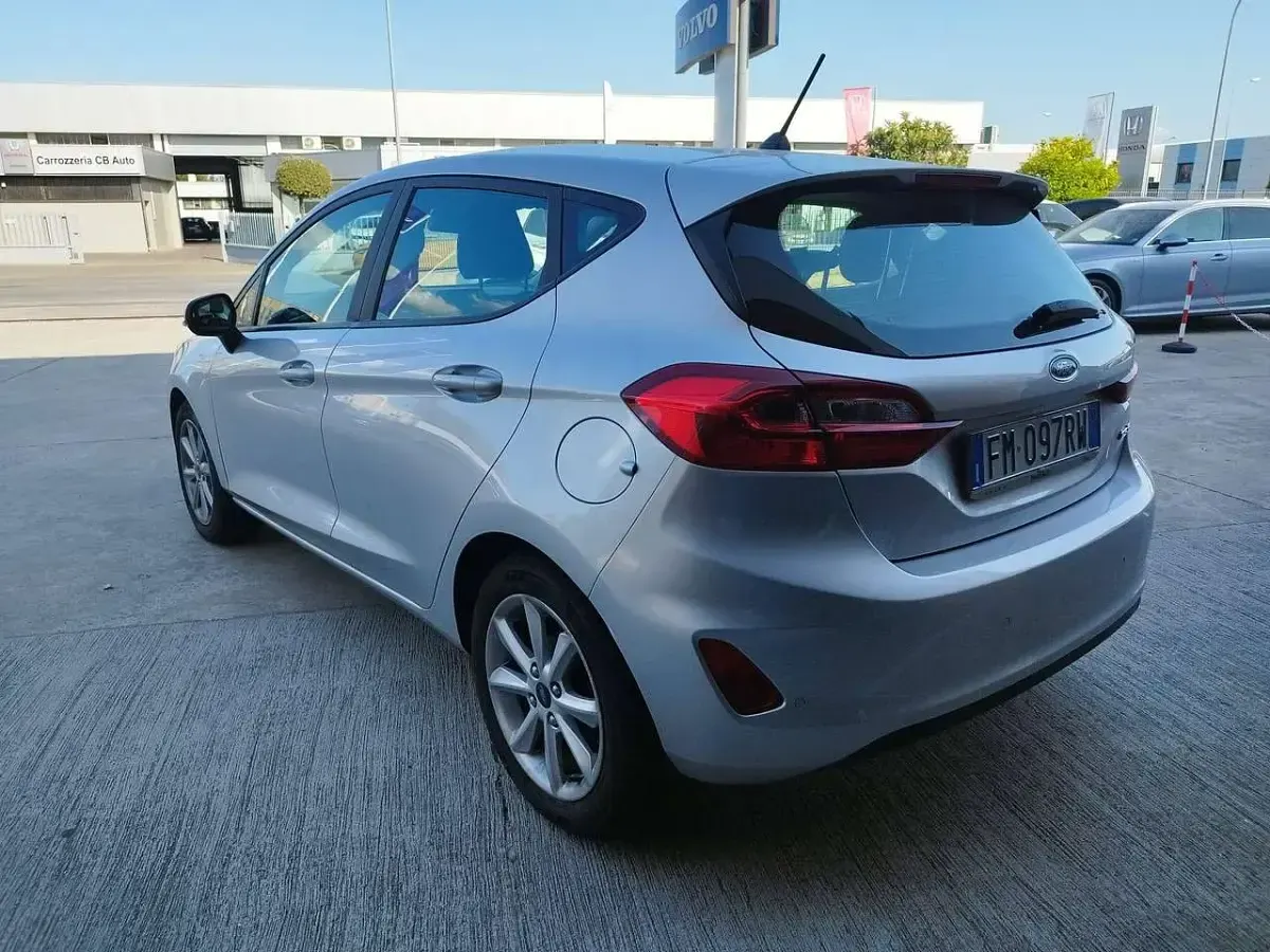 Usata Ford Fiesta 86 CV (63 kW) 2018 Argento Utilitaria