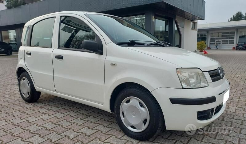 Usata Fiat Panda Dynamic 74 CV (54 kW) 2009 Bianco Utilitaria