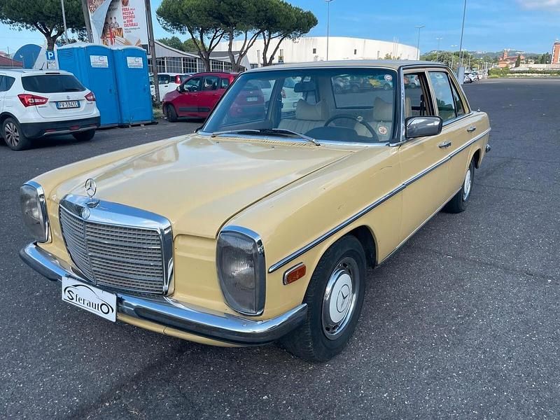 Usata Mercedes W115 60 CV (44 kW) 1975 Giallo Berlina