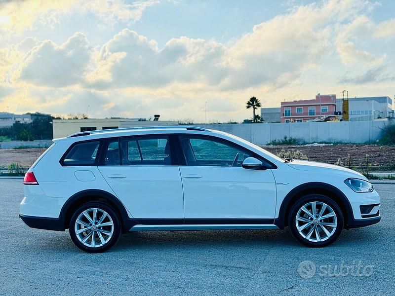 Usata VW Golf Alltrack Executive 110 CV (80 kW) 2016 Bianco Station wagon