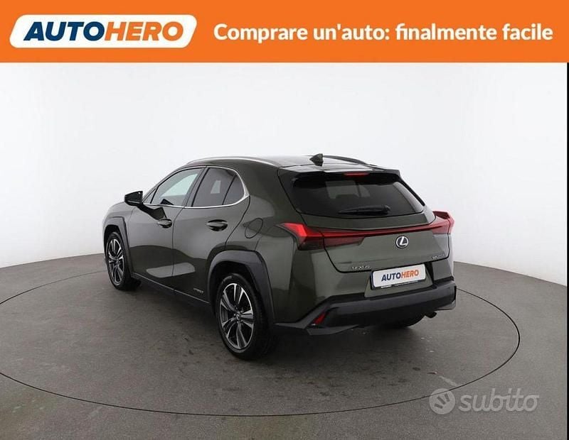 Usata Lexus UX Executive Line 152 CV (111 kW) 2019 Verde SUV