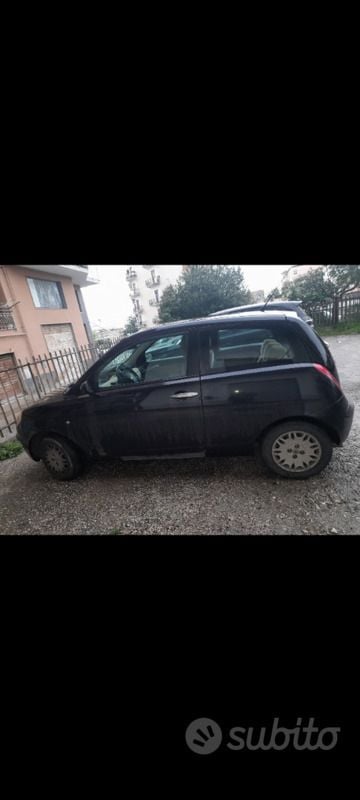 Usata Lancia Ypsilon 70 CV (51 kW) 2004 Nero Utilitaria