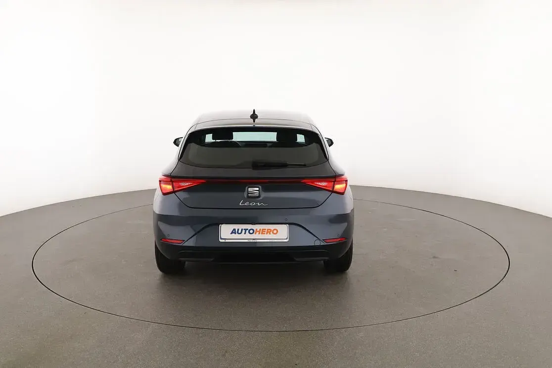 Occasion Seat Leon Style 116 PK (85 kW) 2023 Grijs Sedan