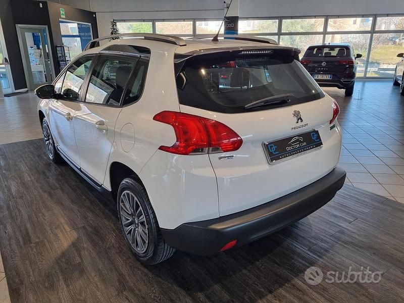 Usata Peugeot 2008 Active 75 CV (55 kW) 2015 Bianco SUV