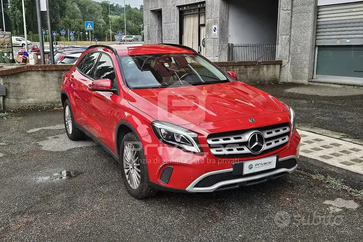Usata Mercedes GLA200 Premium 136 CV (100 kW) 2019 Rosso SUV