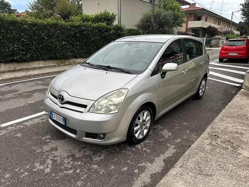 Usata Toyota Corolla Verso Sol 116 CV (85 kW) 2005 Marrone Monovolume