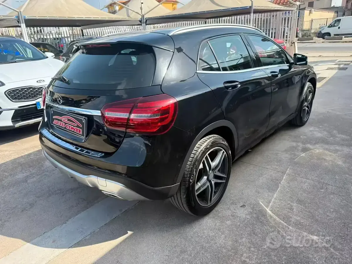 Usata Mercedes GLA200 136 CV (100 kW) 2017 Nero SUV