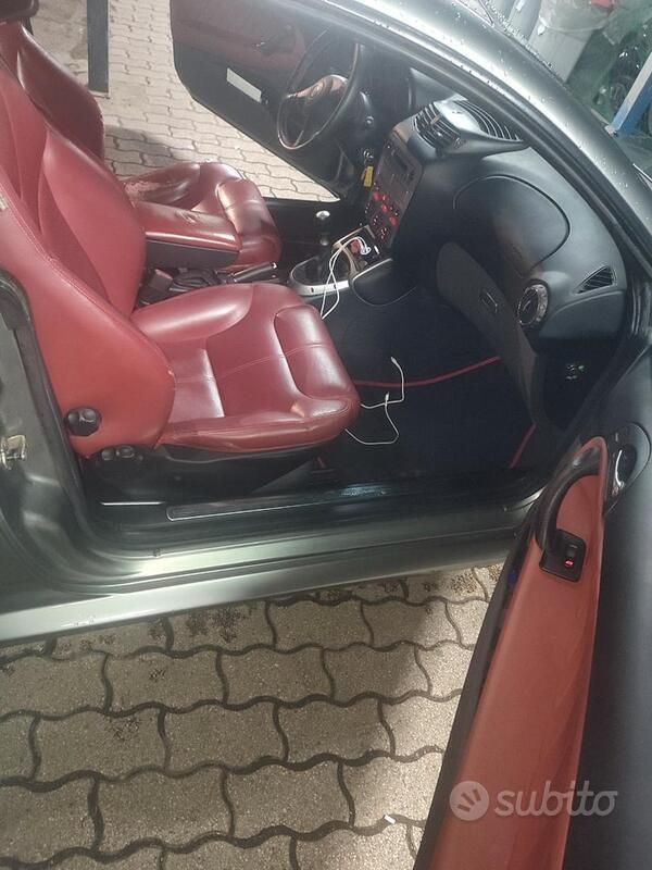 Usata Alfa Romeo GT 168 CV (123 kW) 2004 Grigio Coupé