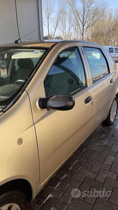 Usata Fiat Punto 77 CV (56 kW) 2009 Utilitaria